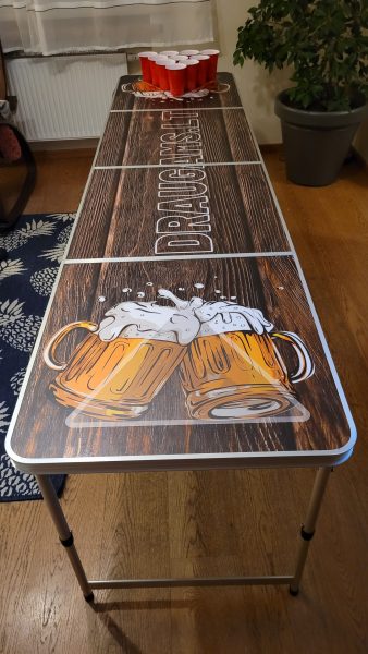 Klasikinis beer pong stalas